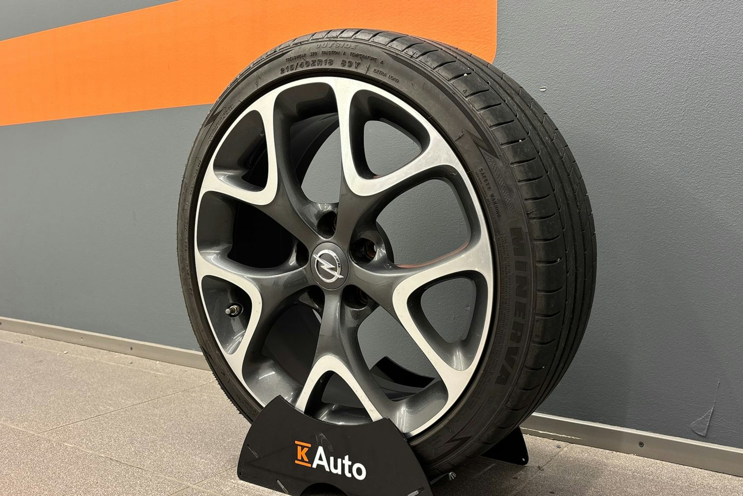 harmaa Opel Corsa 2016 kuva 10.