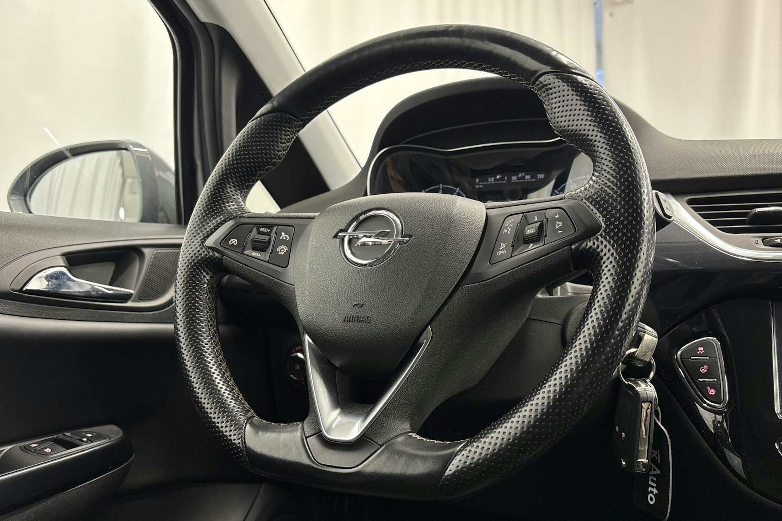 harmaa Opel Corsa 2016 kuva 12.