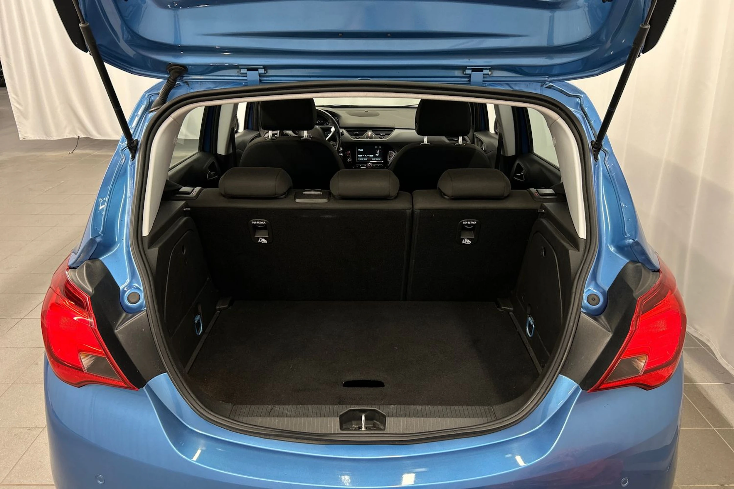 sininen Opel Corsa 2016 kuva 12.