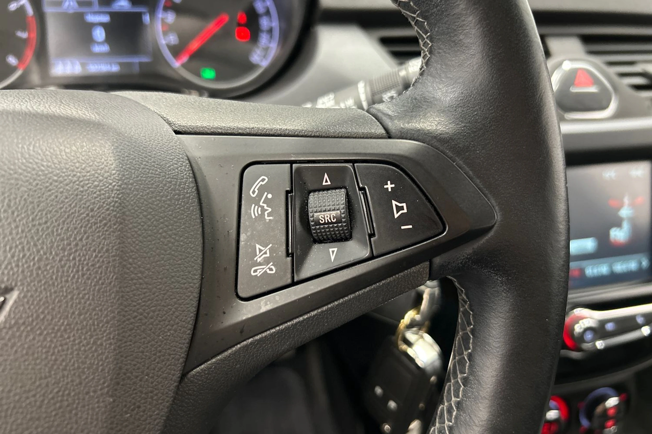 sininen Opel Corsa 2016 kuva 17.