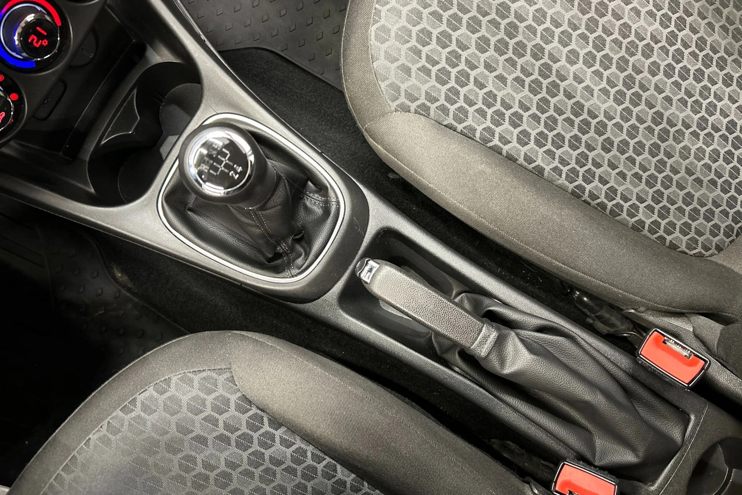 sininen Opel Corsa 2016 kuva 23.