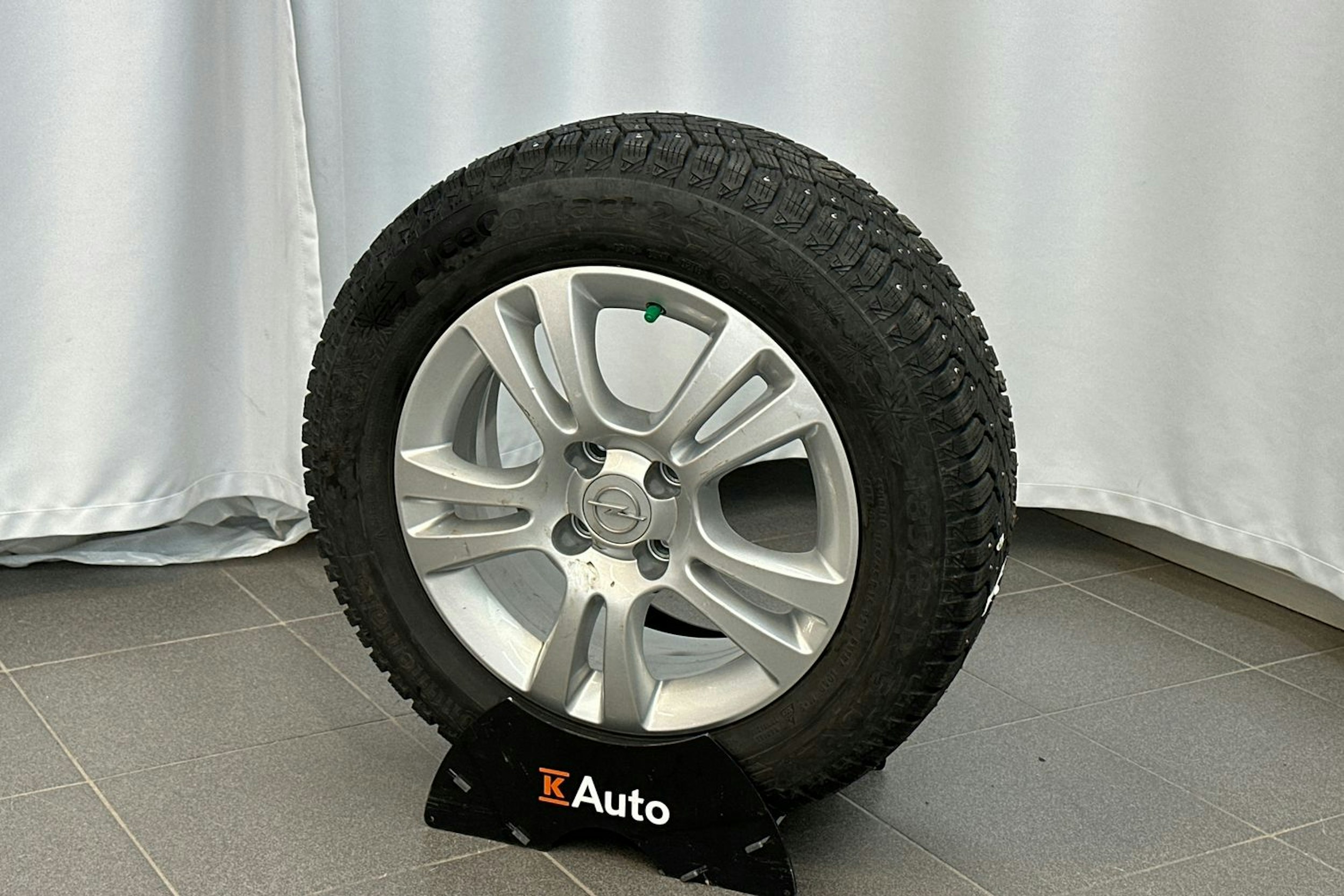 punainen Opel Corsa 2016 kuva 14.