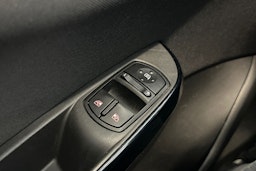 punainen Opel Corsa 2016 kuva 16.