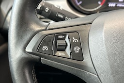 punainen Opel Corsa 2016 kuva 18.