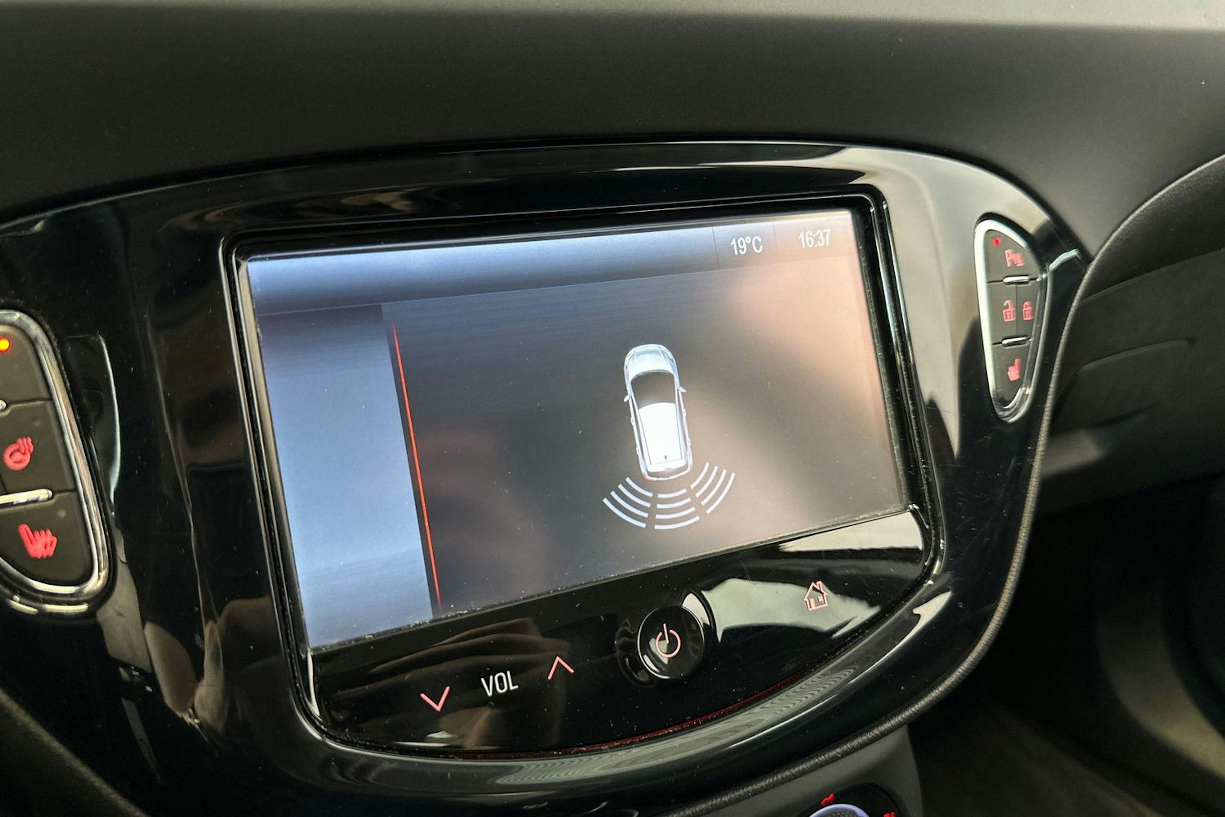 punainen Opel Corsa 2016 kuva 23.