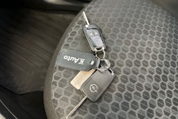 punainen Opel Corsa 2016 kuva 26.