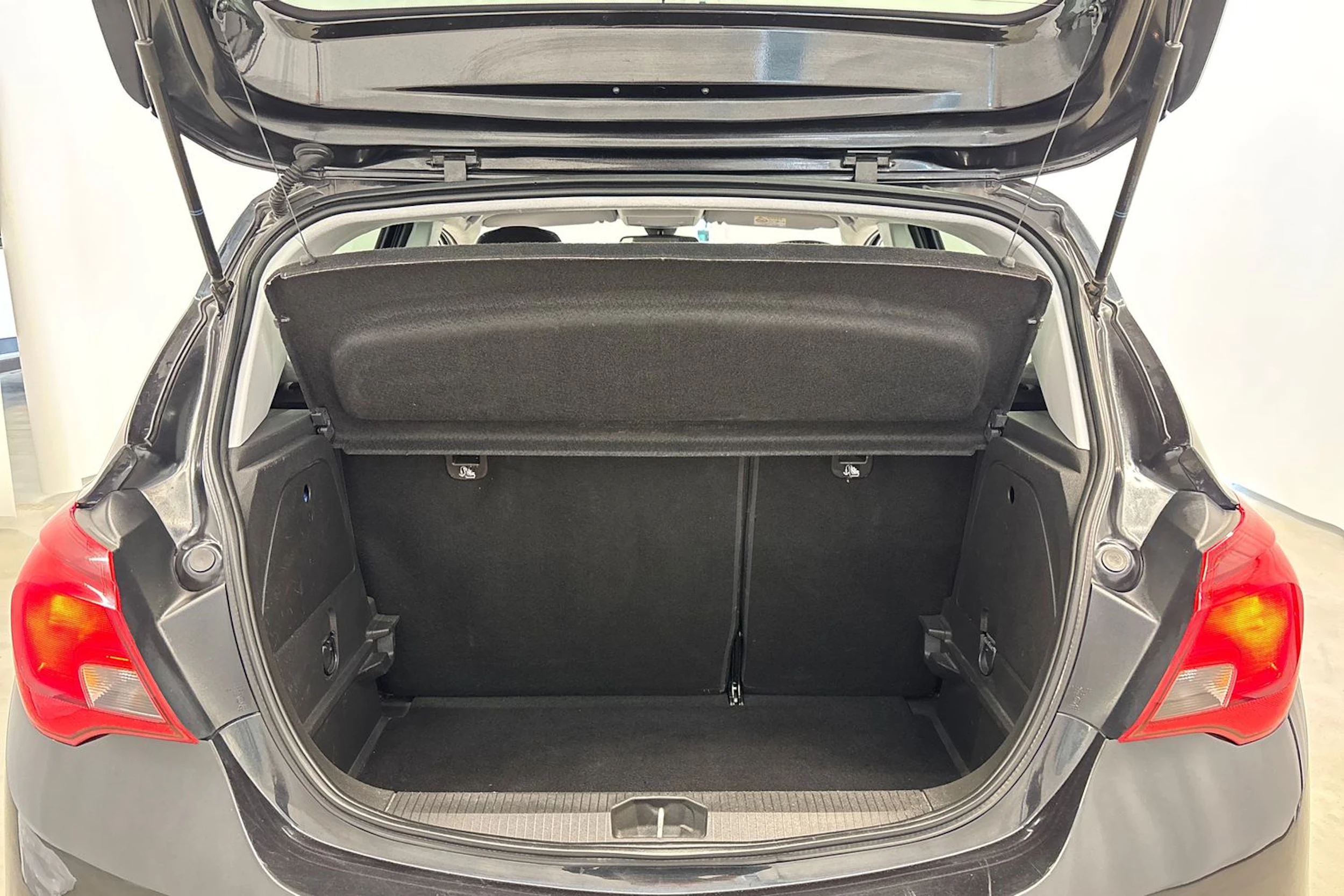 musta Opel Corsa 2017 kuva 15.