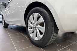 valkoinen Opel Corsa 2017 kuva 13.