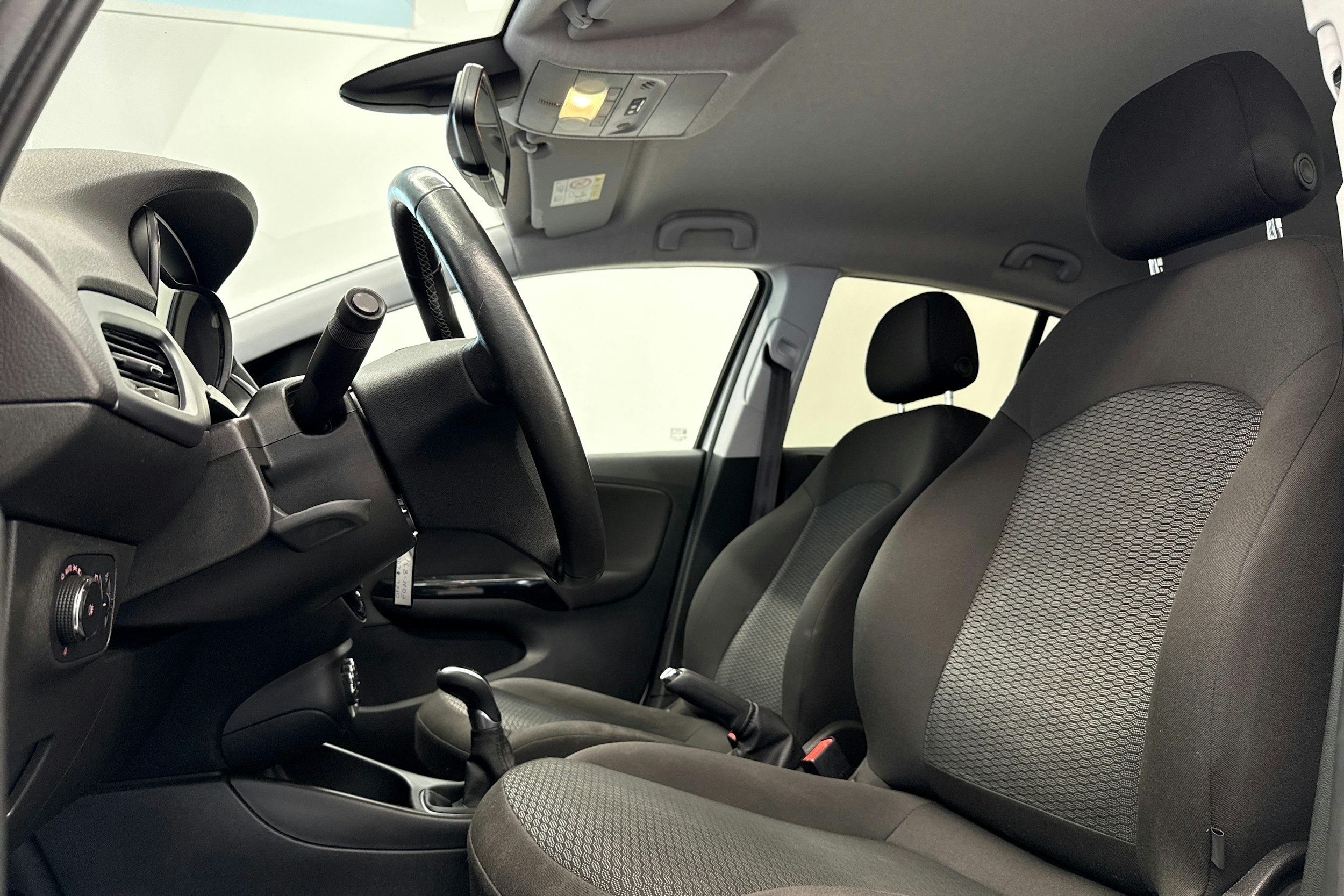 valkoinen Opel Corsa 2017 kuva 15.