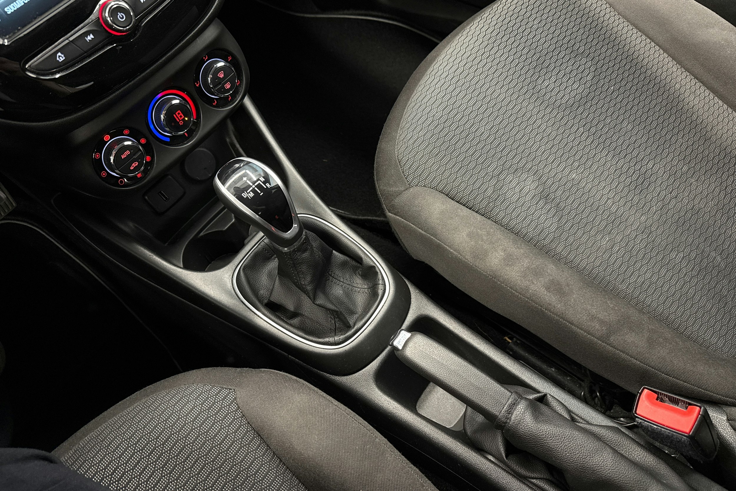 valkoinen Opel Corsa 2017 kuva 25.