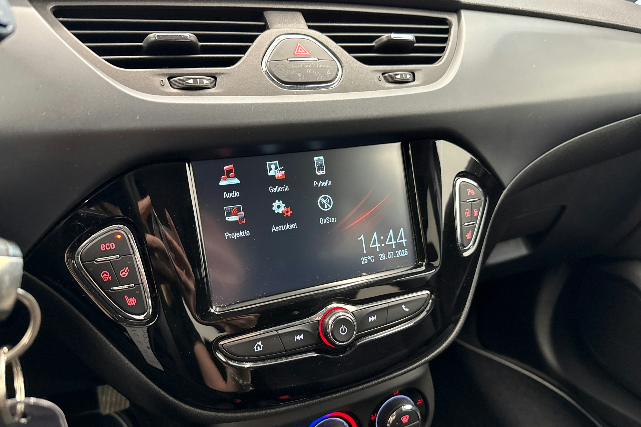 valkoinen Opel Corsa 2017 kuva 29.
