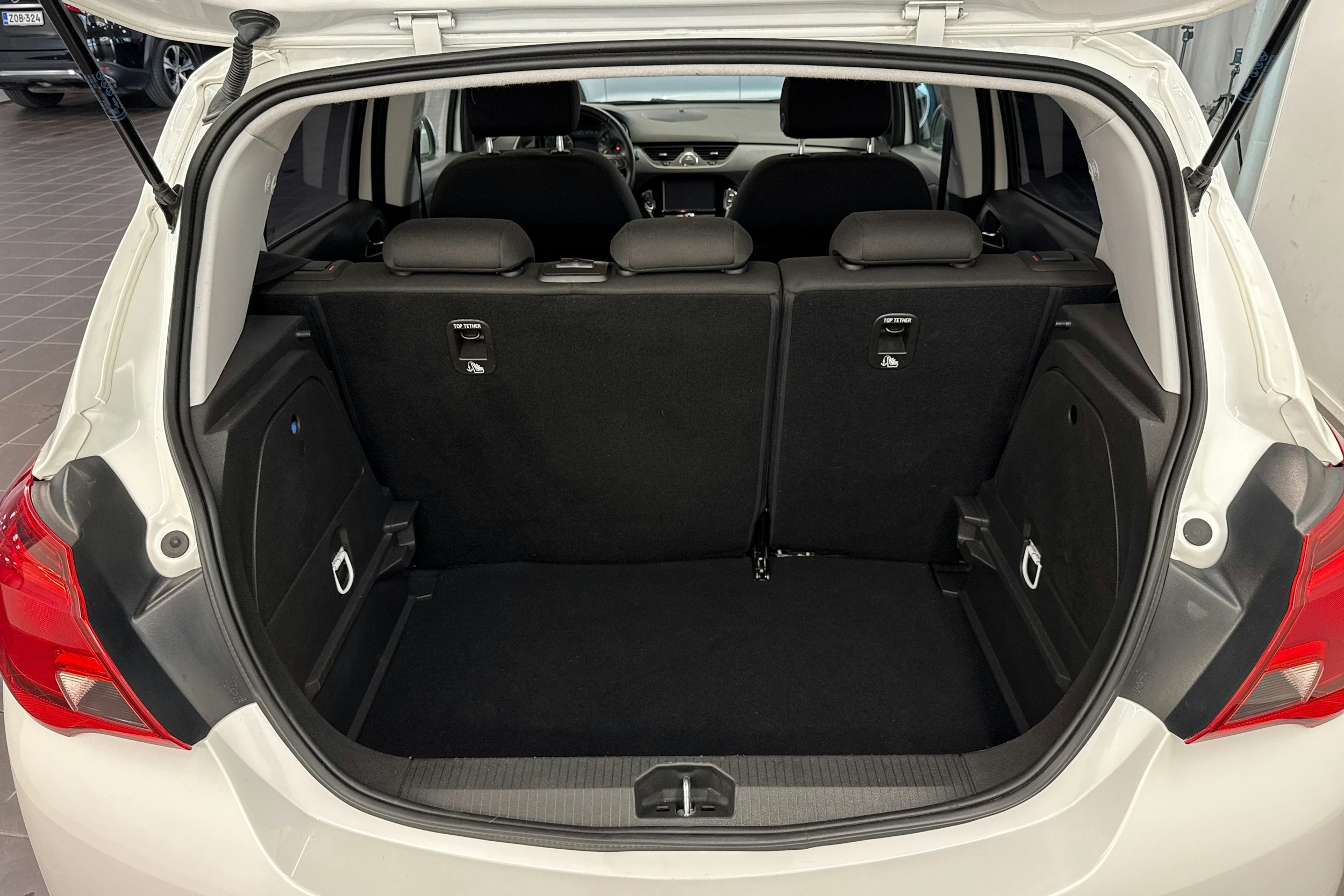 valkoinen Opel Corsa 2017 kuva 32.
