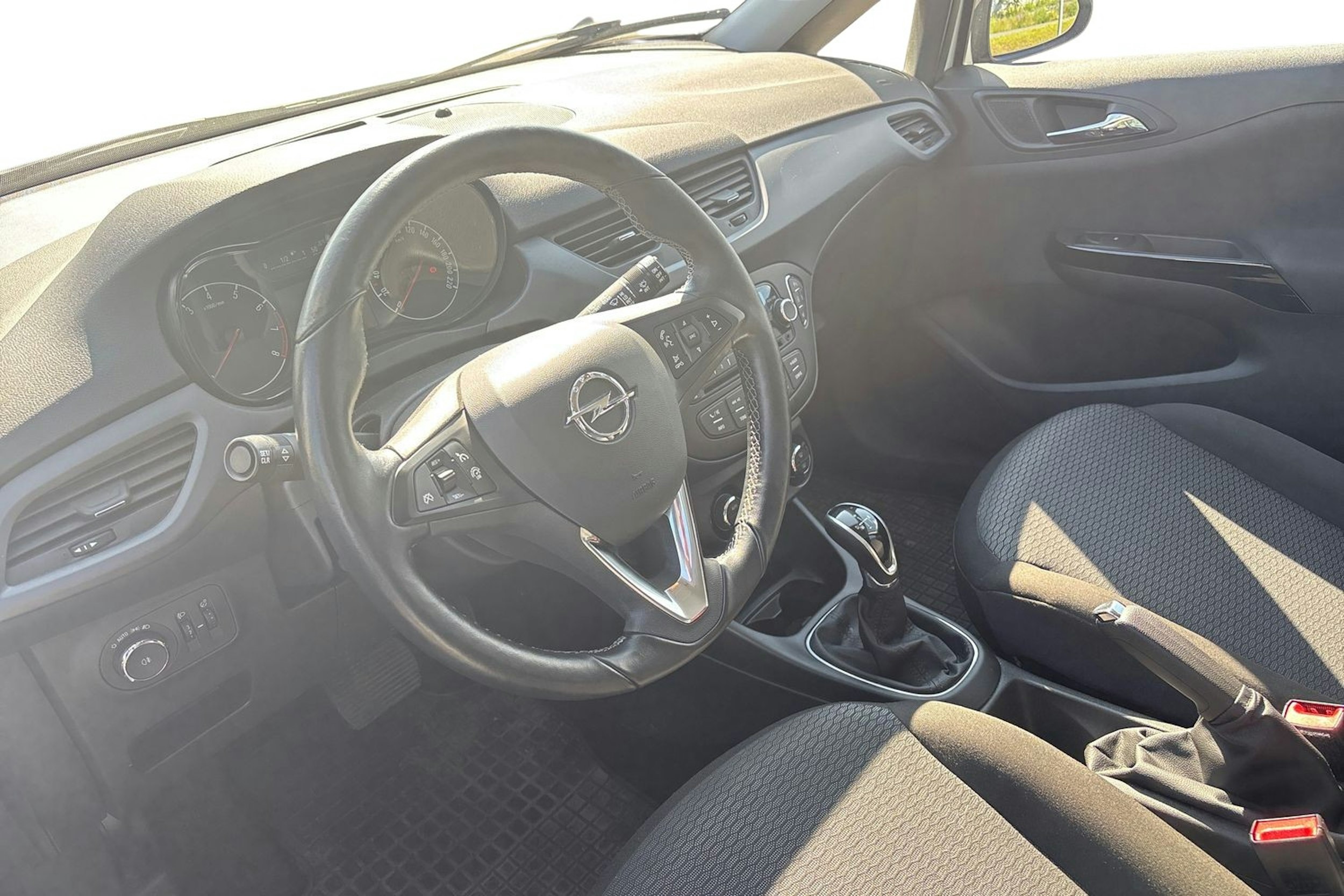valkoinen Opel Corsa 2017 kuva 3.