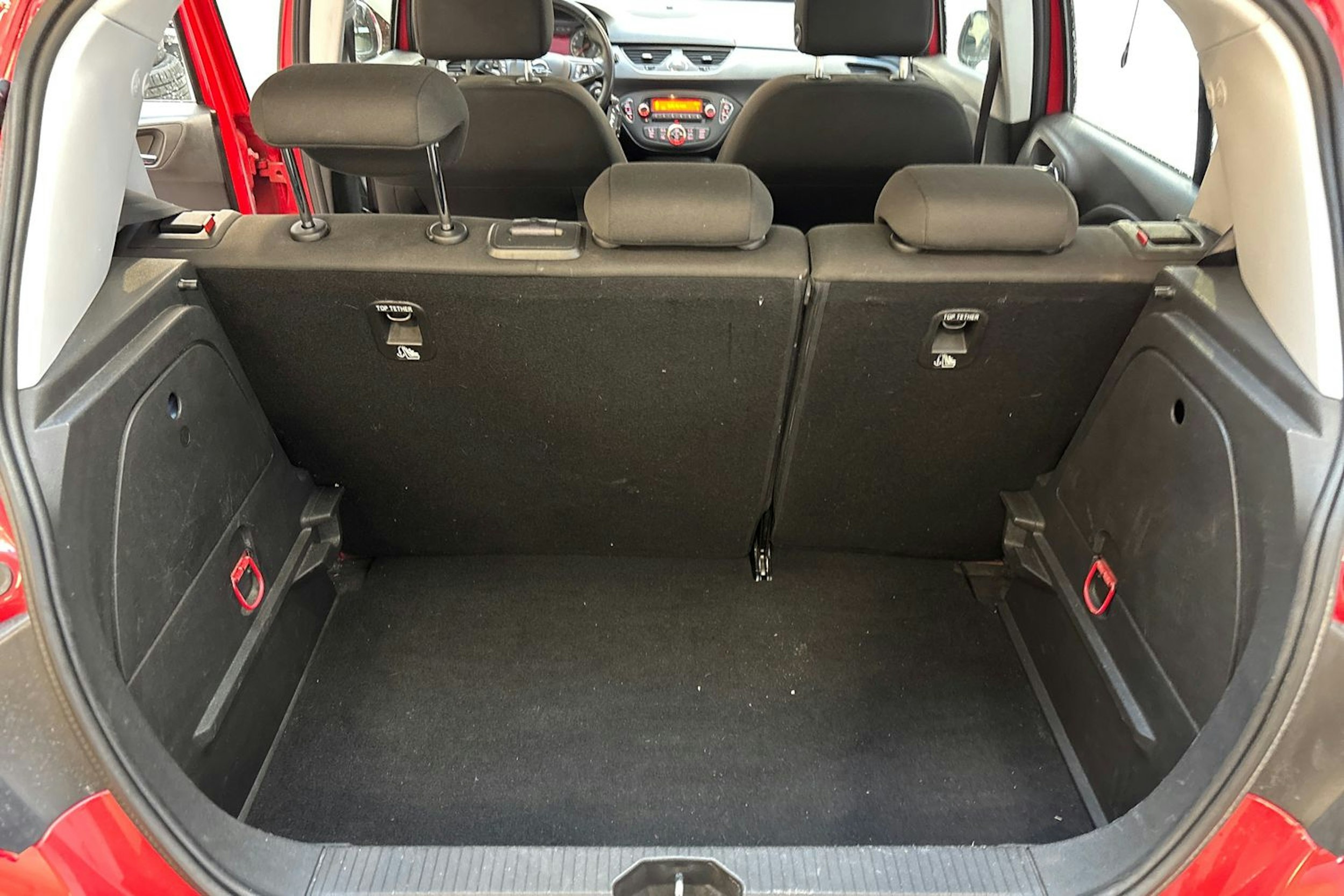 punainen Opel Corsa 2017 kuva 12.