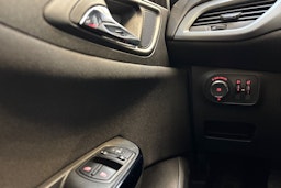 punainen Opel Corsa 2017 kuva 13.