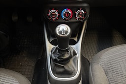 punainen Opel Corsa 2017 kuva 16.