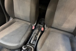 punainen Opel Corsa 2017 kuva 17.