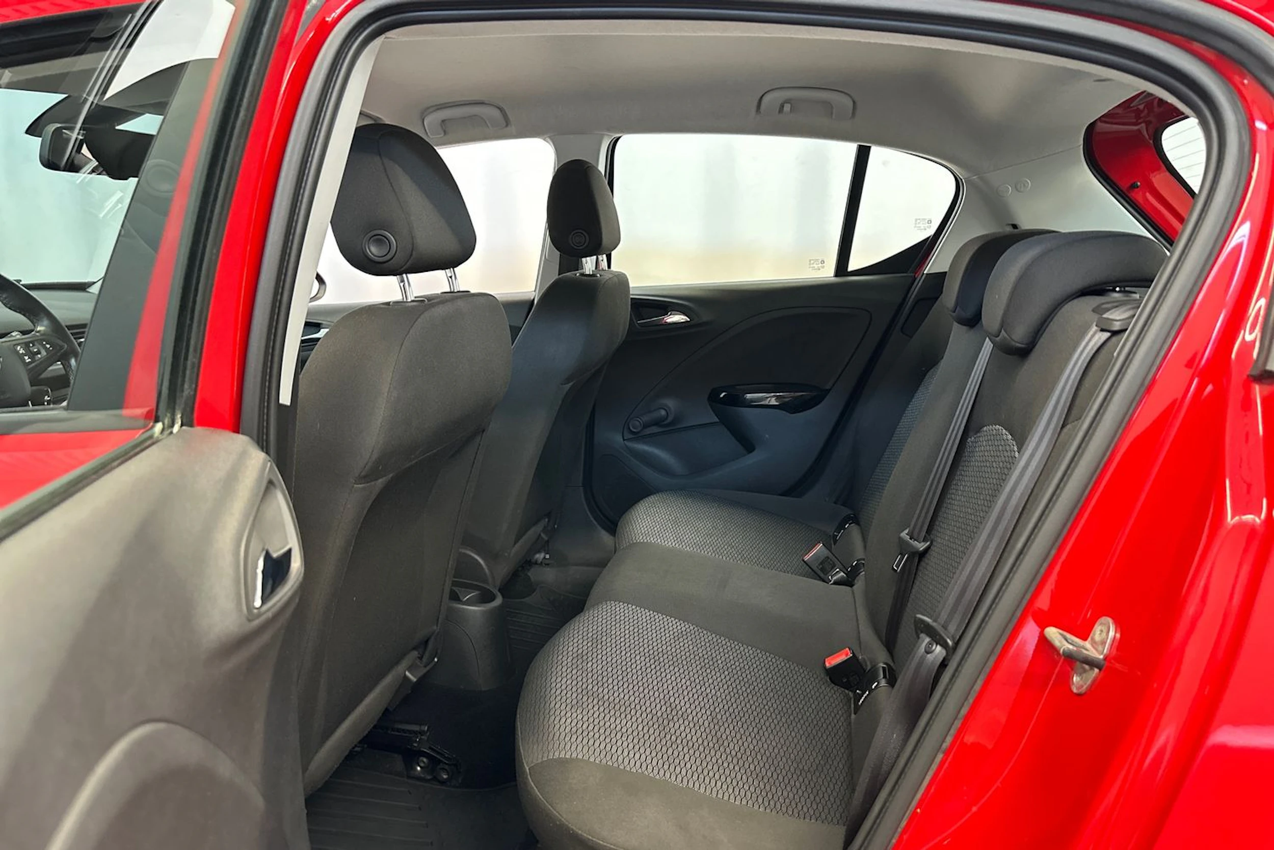 punainen Opel Corsa 2017 kuva 10.