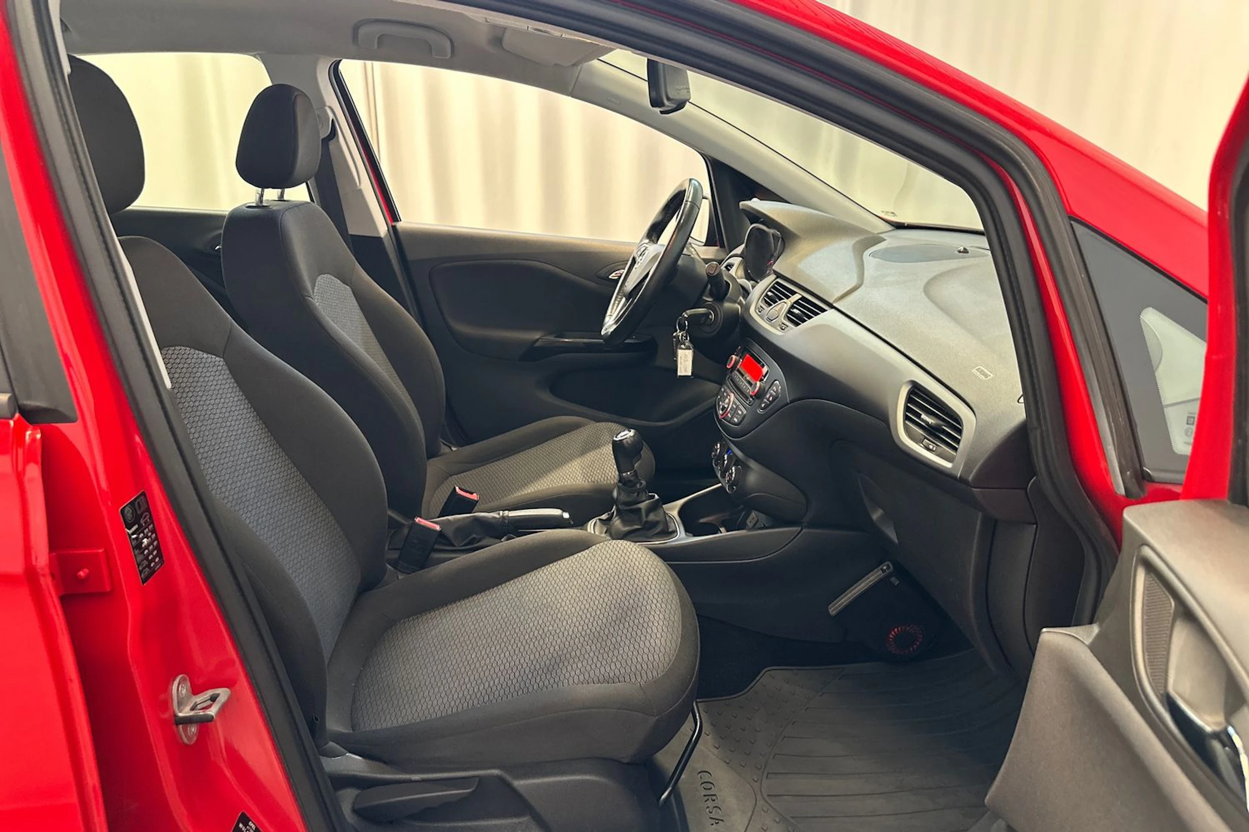 punainen Opel Corsa 2017 kuva 12.