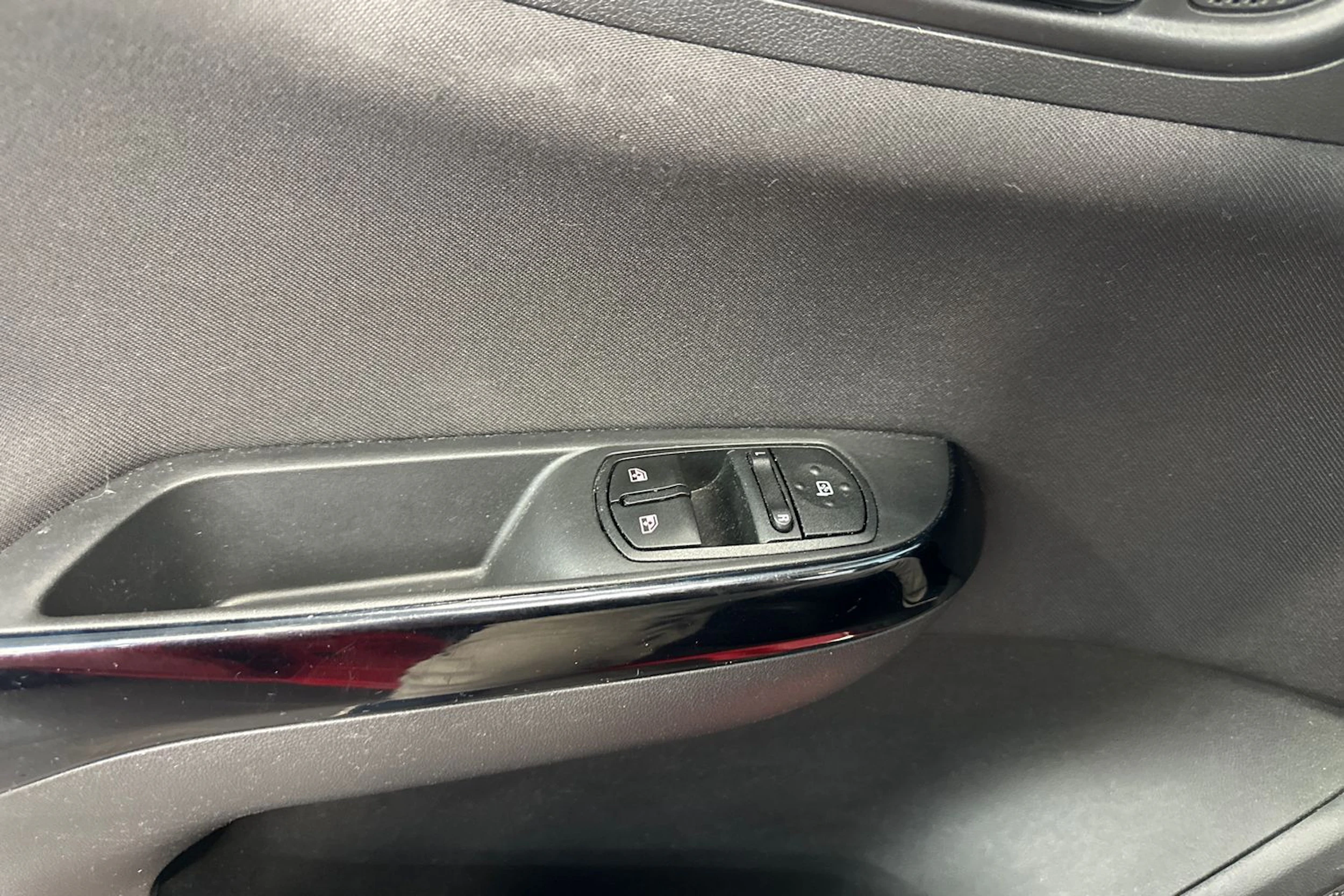 punainen Opel Corsa 2017 kuva 13.