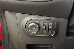 punainen Opel Corsa 2017 kuva 14.
