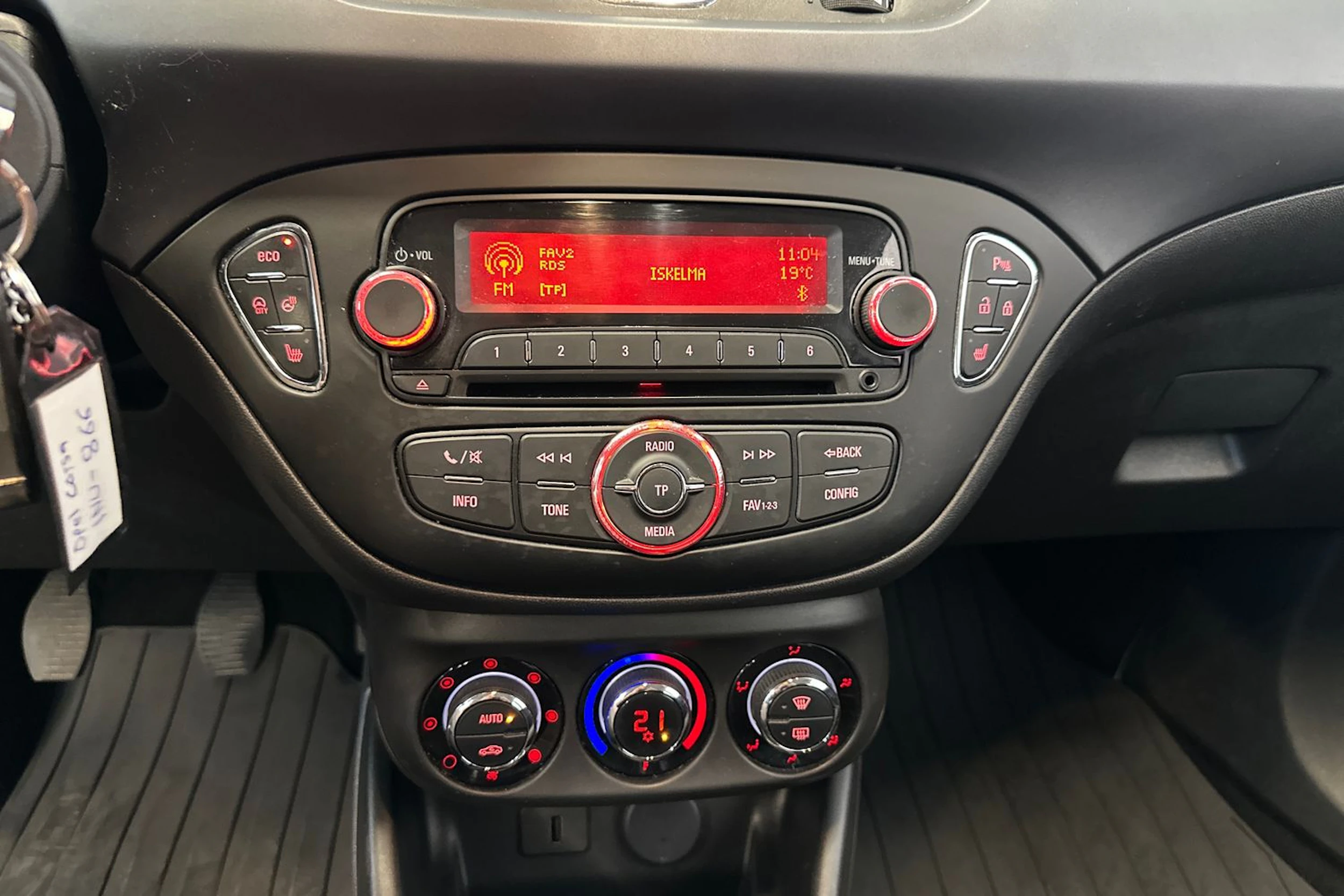 punainen Opel Corsa 2017 kuva 17.
