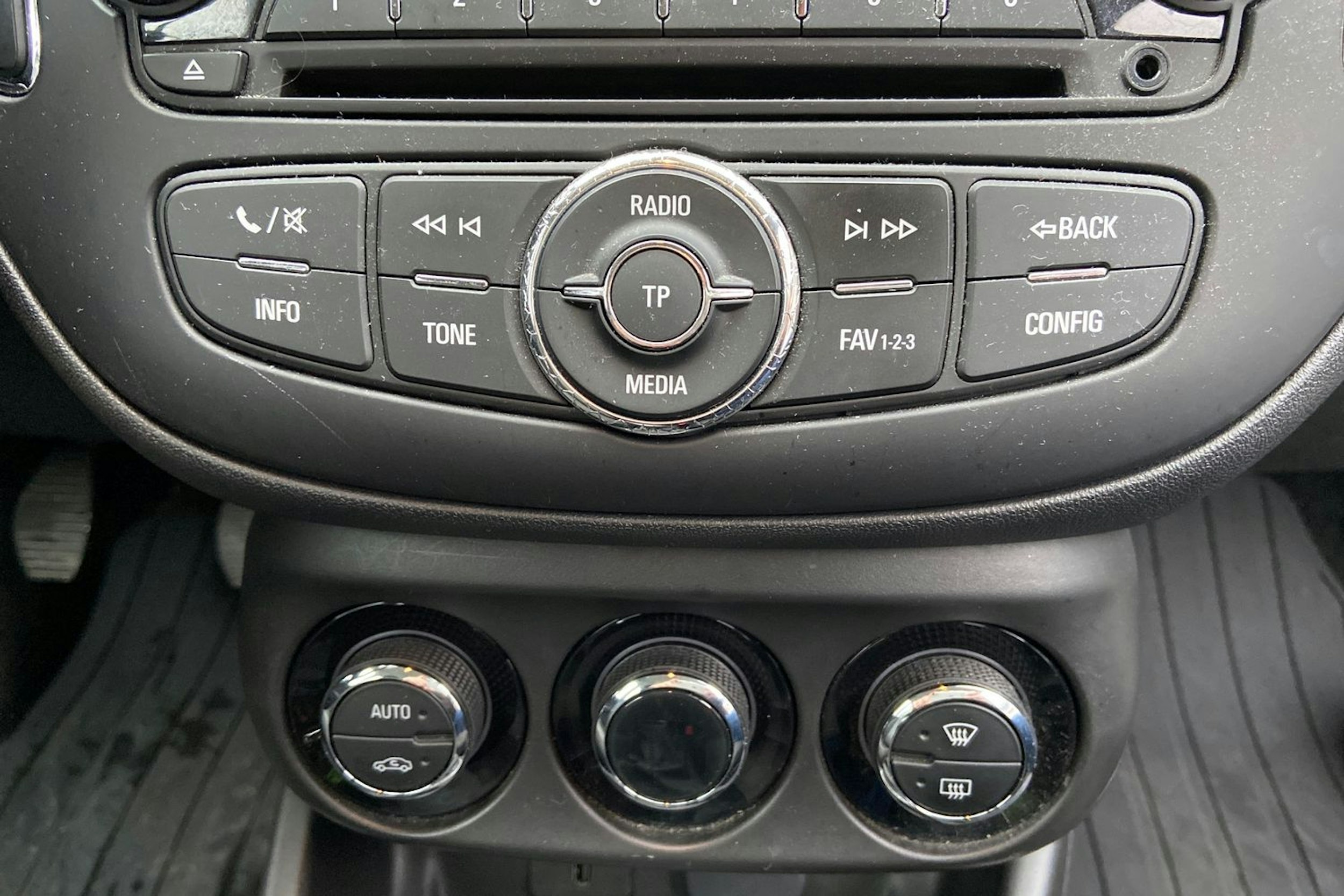 valkoinen Opel Corsa 2017 kuva 16.