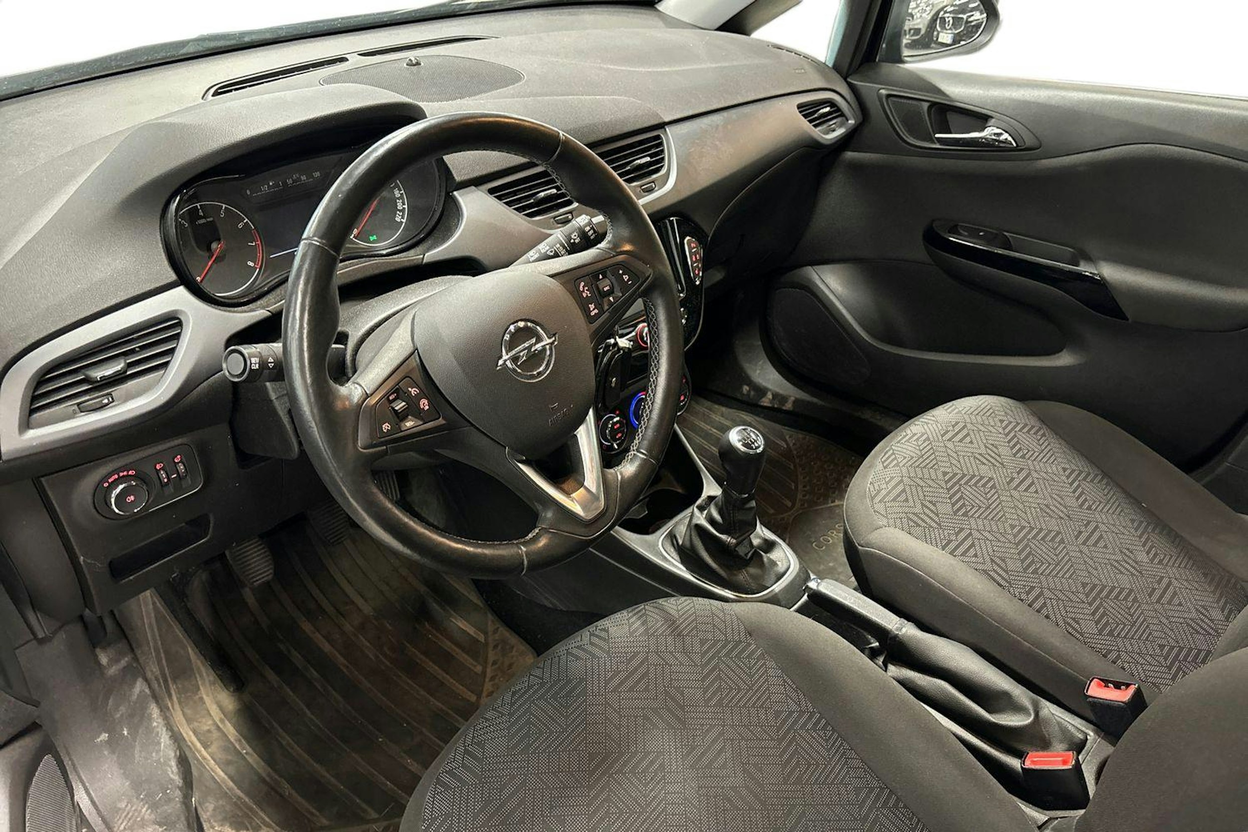 harmaa Opel Corsa 2018 kuva 3.
