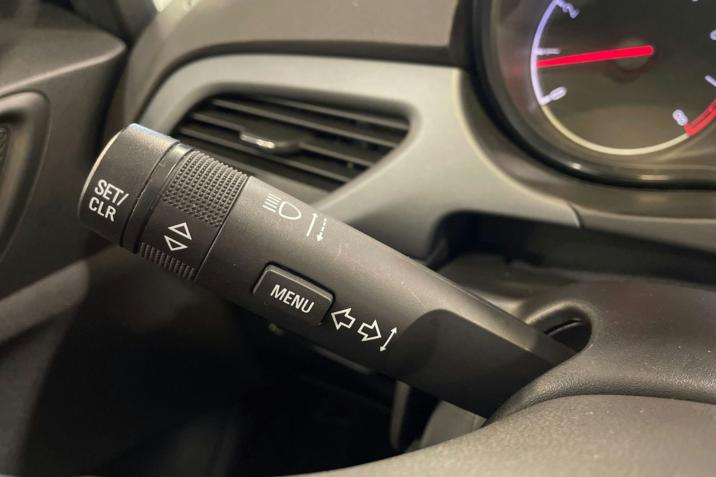 sininen Opel Corsa 2018 kuva 16.