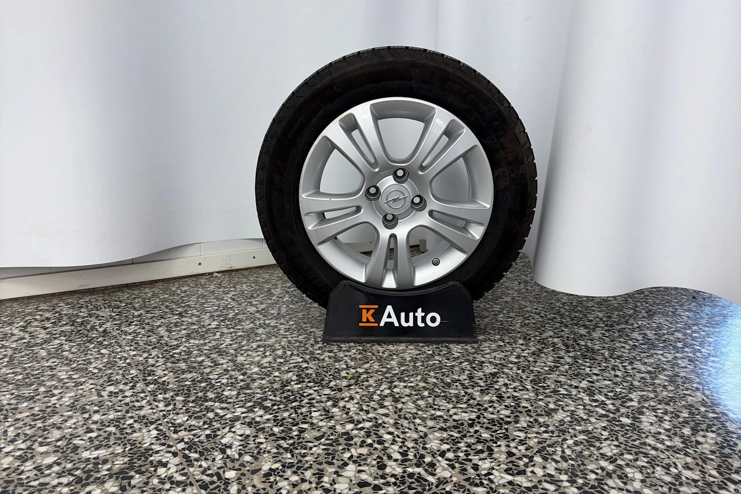 sininen Opel Corsa 2018 kuva 10.