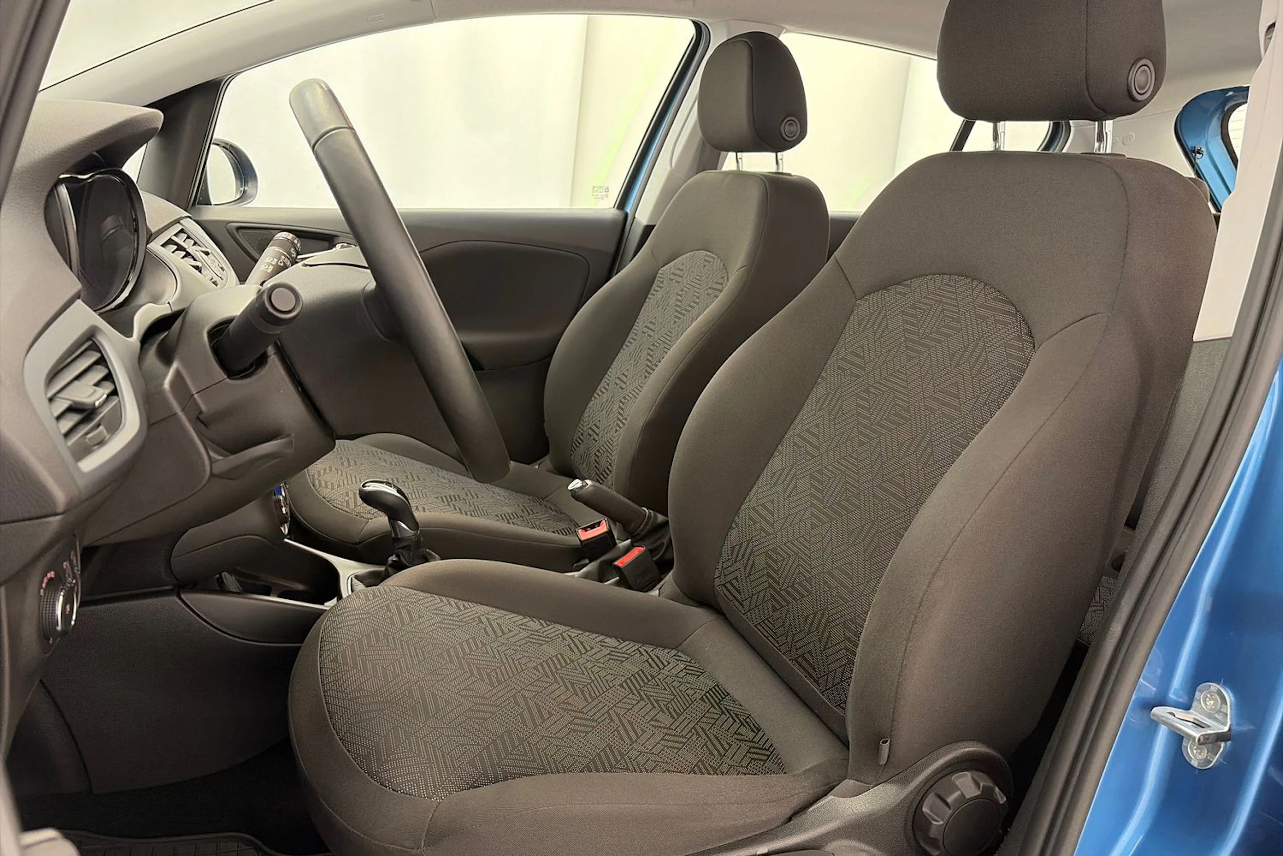 sininen Opel Corsa 2018 kuva 12.