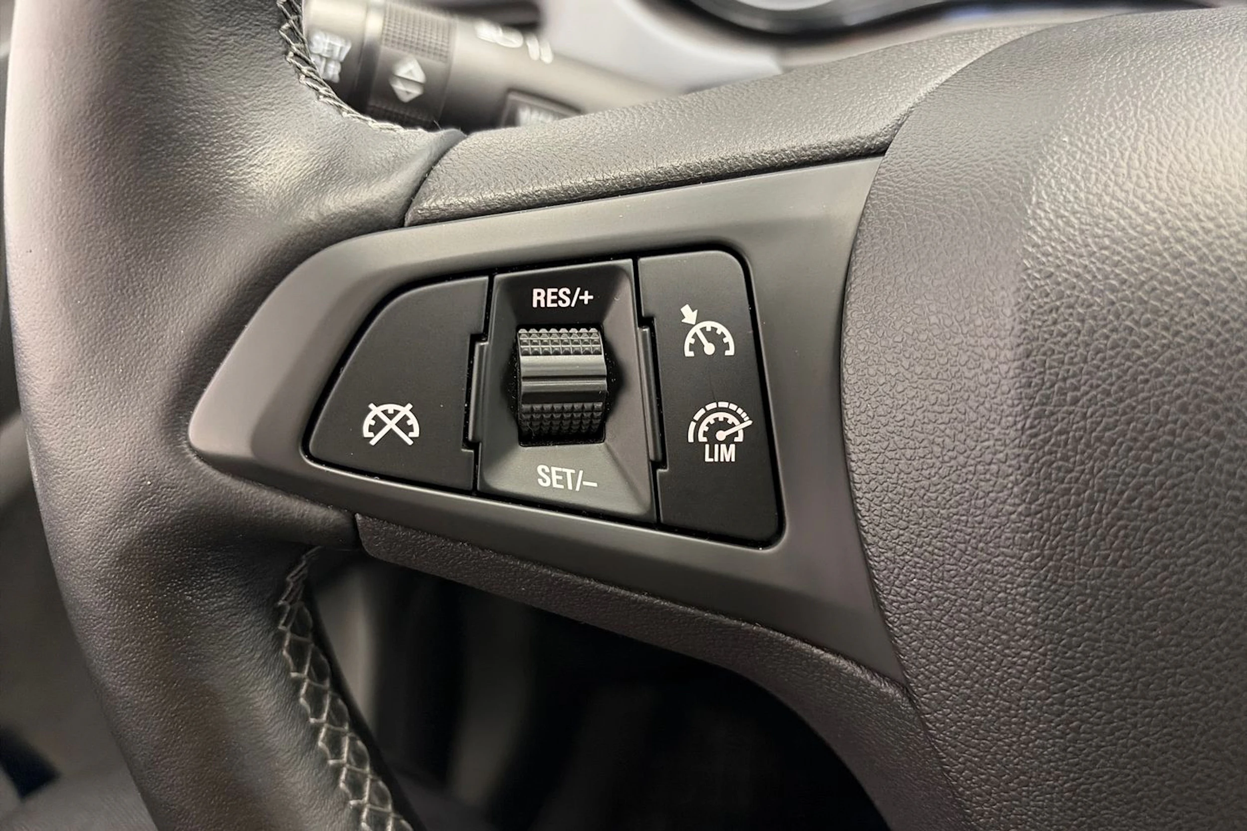 sininen Opel Corsa 2018 kuva 14.