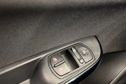 sininen Opel Corsa 2018 kuva 20.