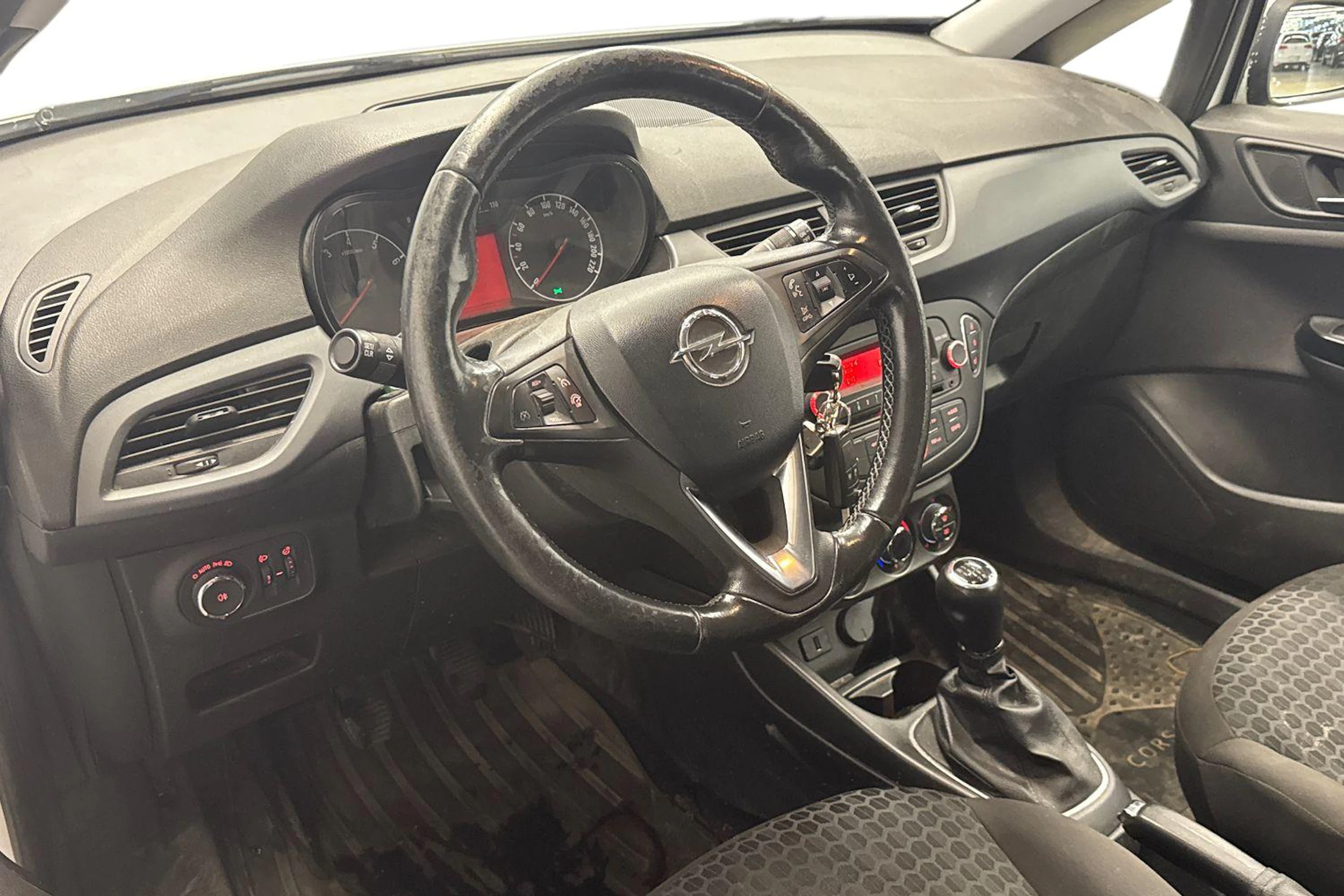 valkoinen Opel Corsa 2019 kuva 3.