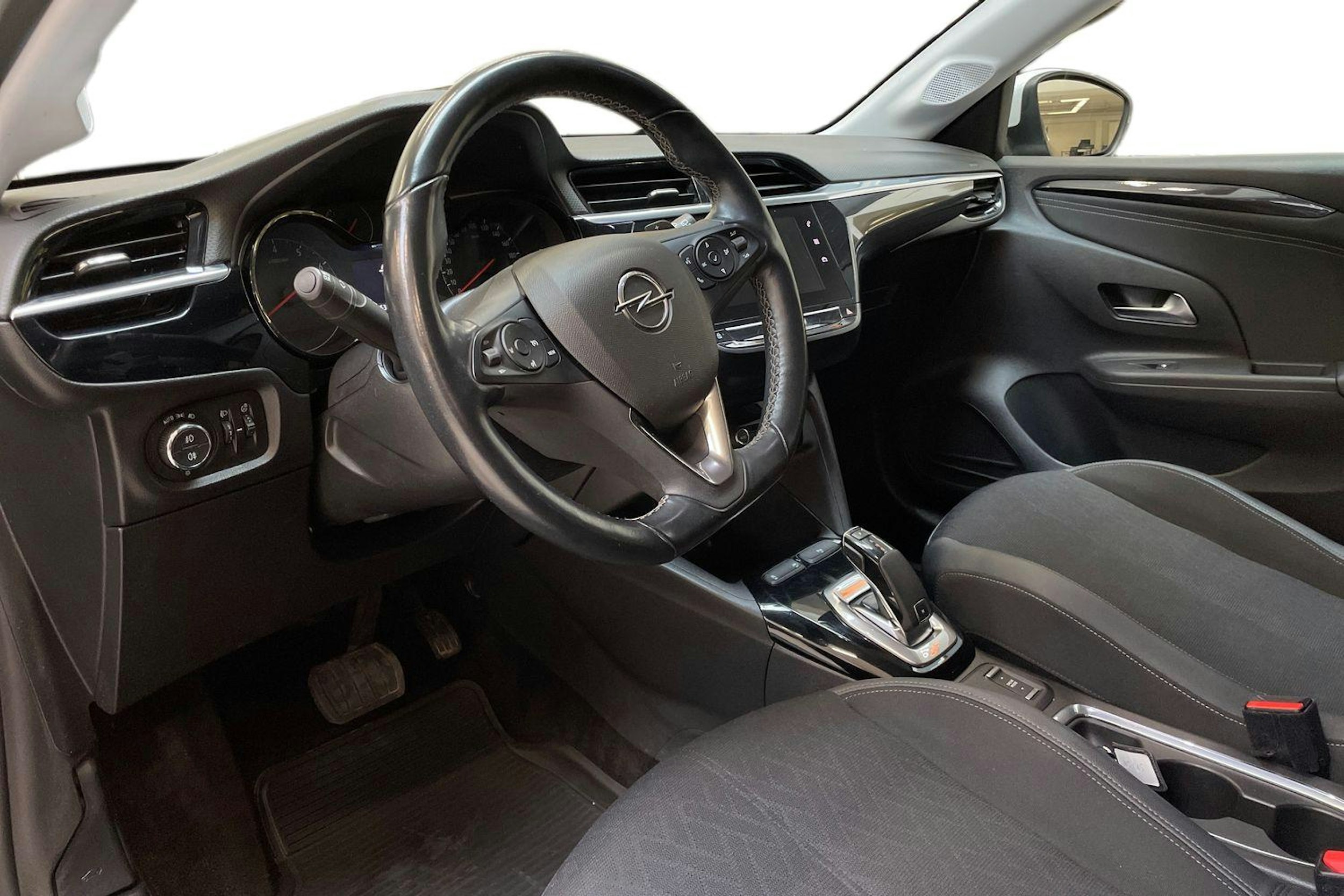 musta Opel Corsa 2020 kuva 7.