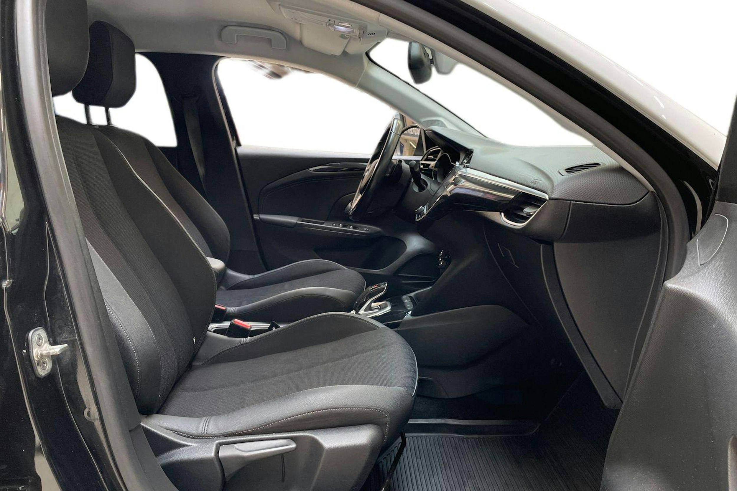 musta Opel Corsa 2020 kuva 10.