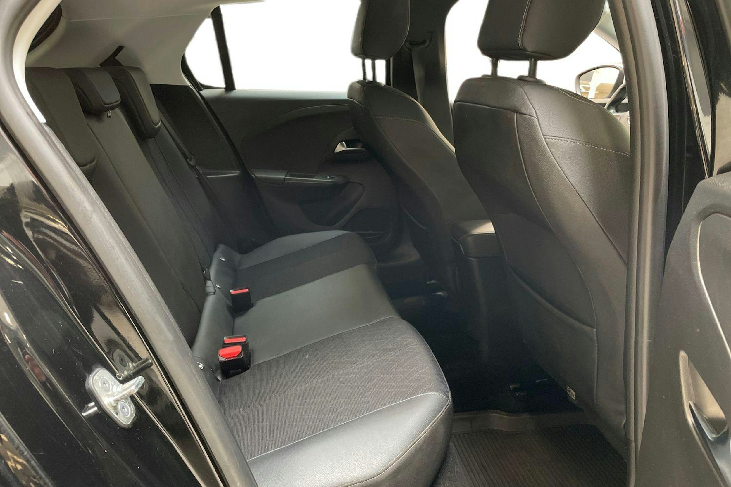 musta Opel Corsa 2020 kuva 11.