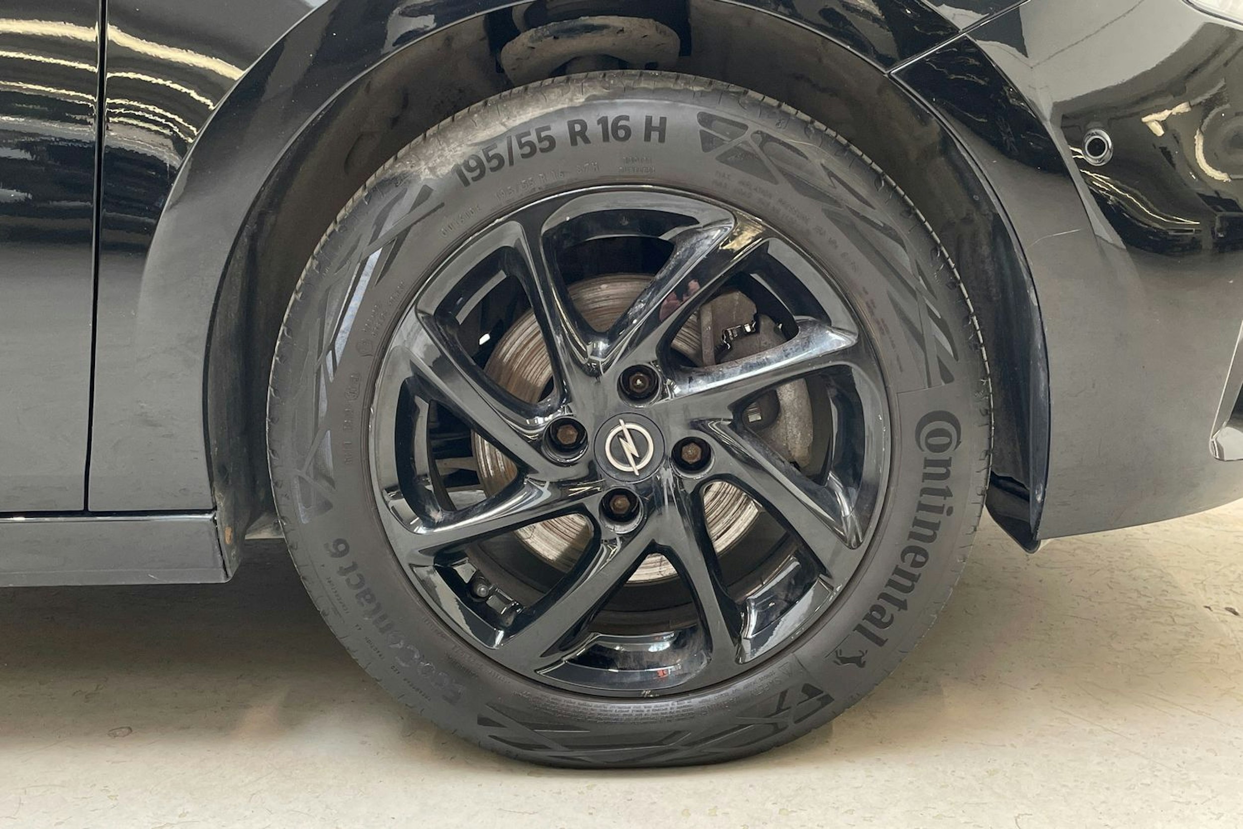 musta Opel Corsa 2020 kuva 13.