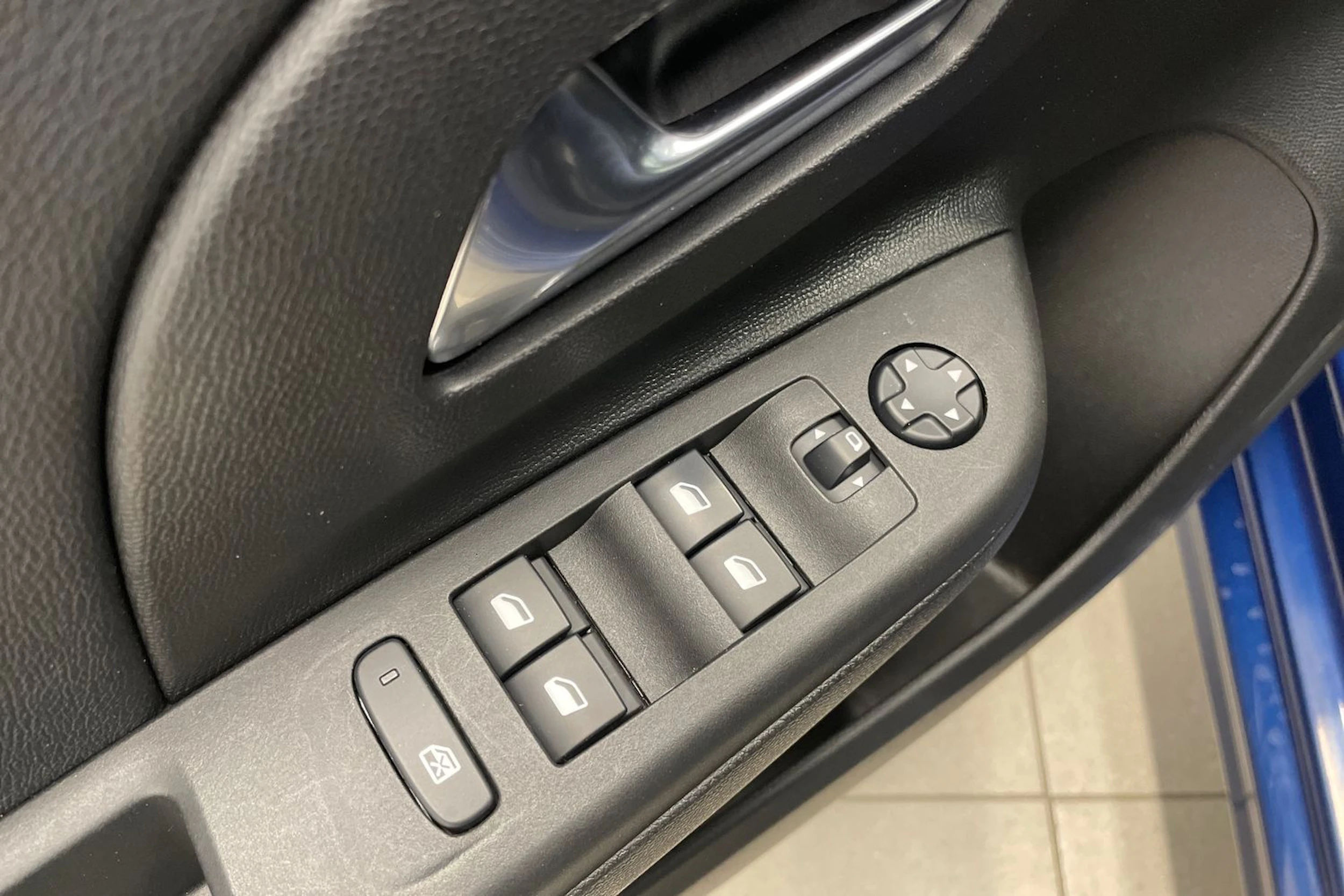 sininen Opel Corsa 2020 kuva 12.