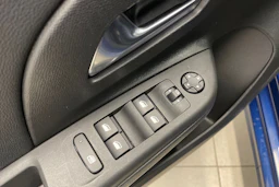 sininen Opel Corsa 2020 kuva 12.
