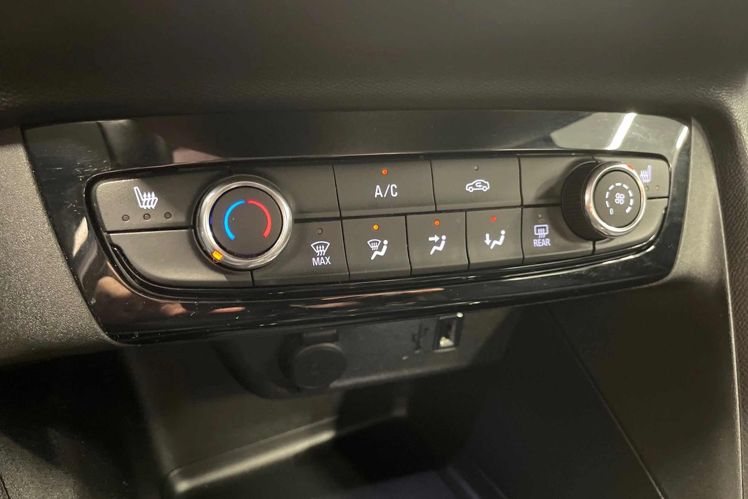 sininen Opel Corsa 2020 kuva 18.