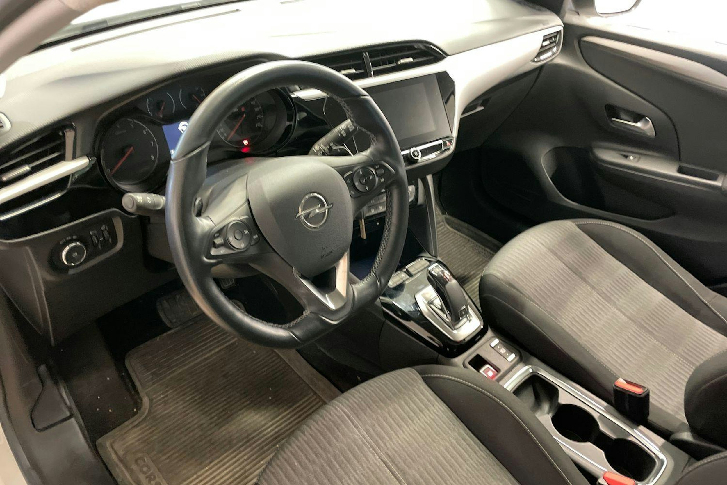 valkoinen Opel Corsa 2021 kuva 3.