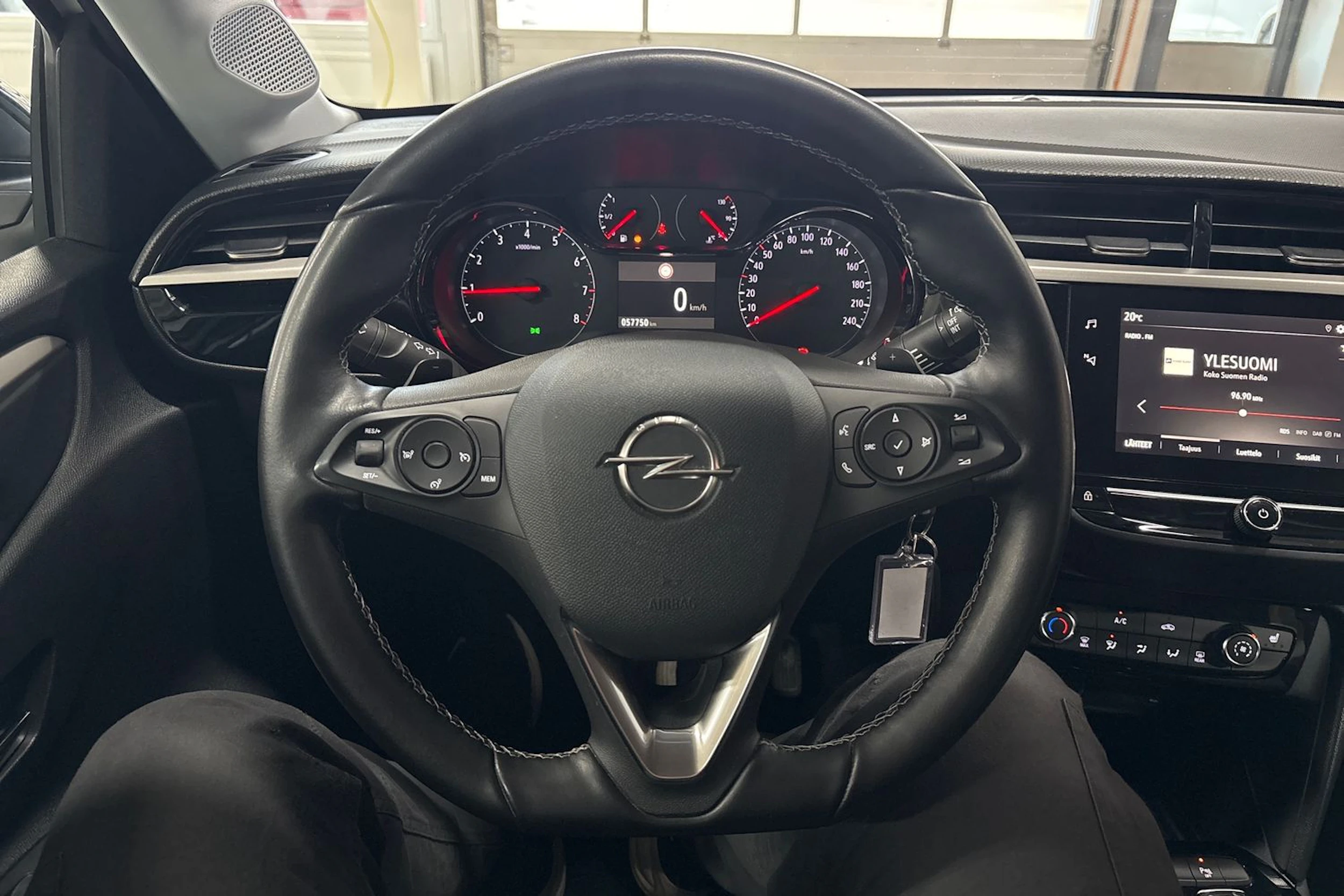 Valkoinen Opel CORSA 2021 kuva 11.