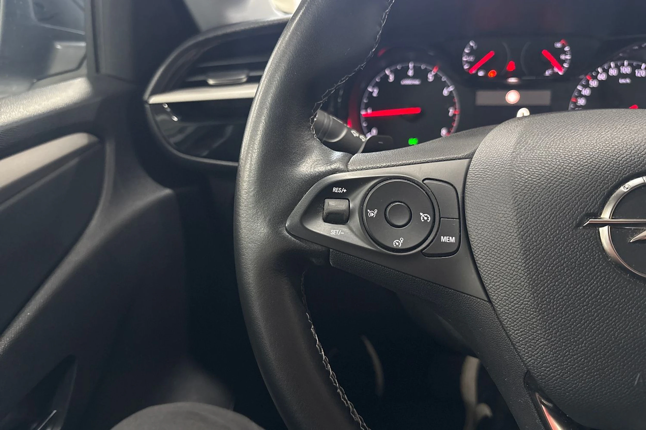 Valkoinen Opel CORSA 2021 kuva 13.
