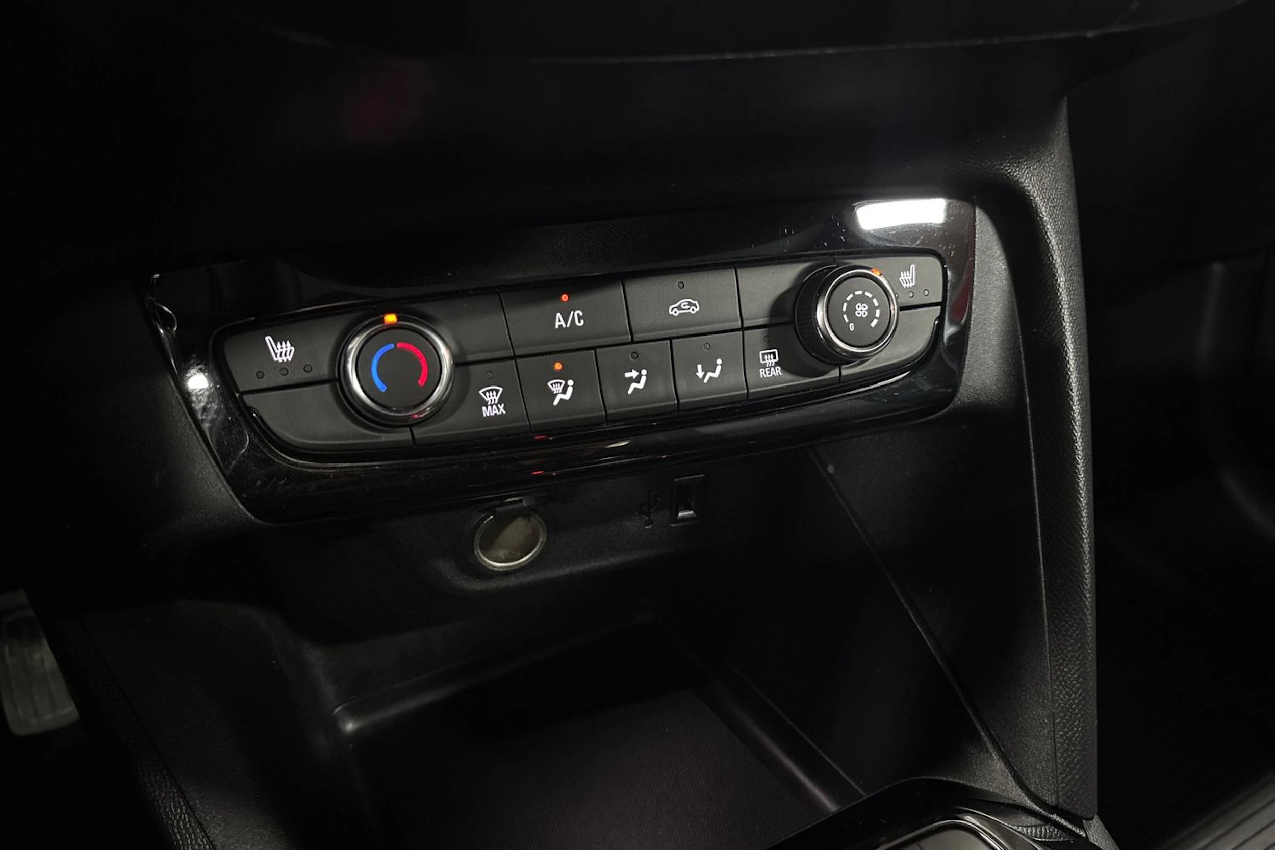 Valkoinen Opel CORSA 2021 kuva 19.