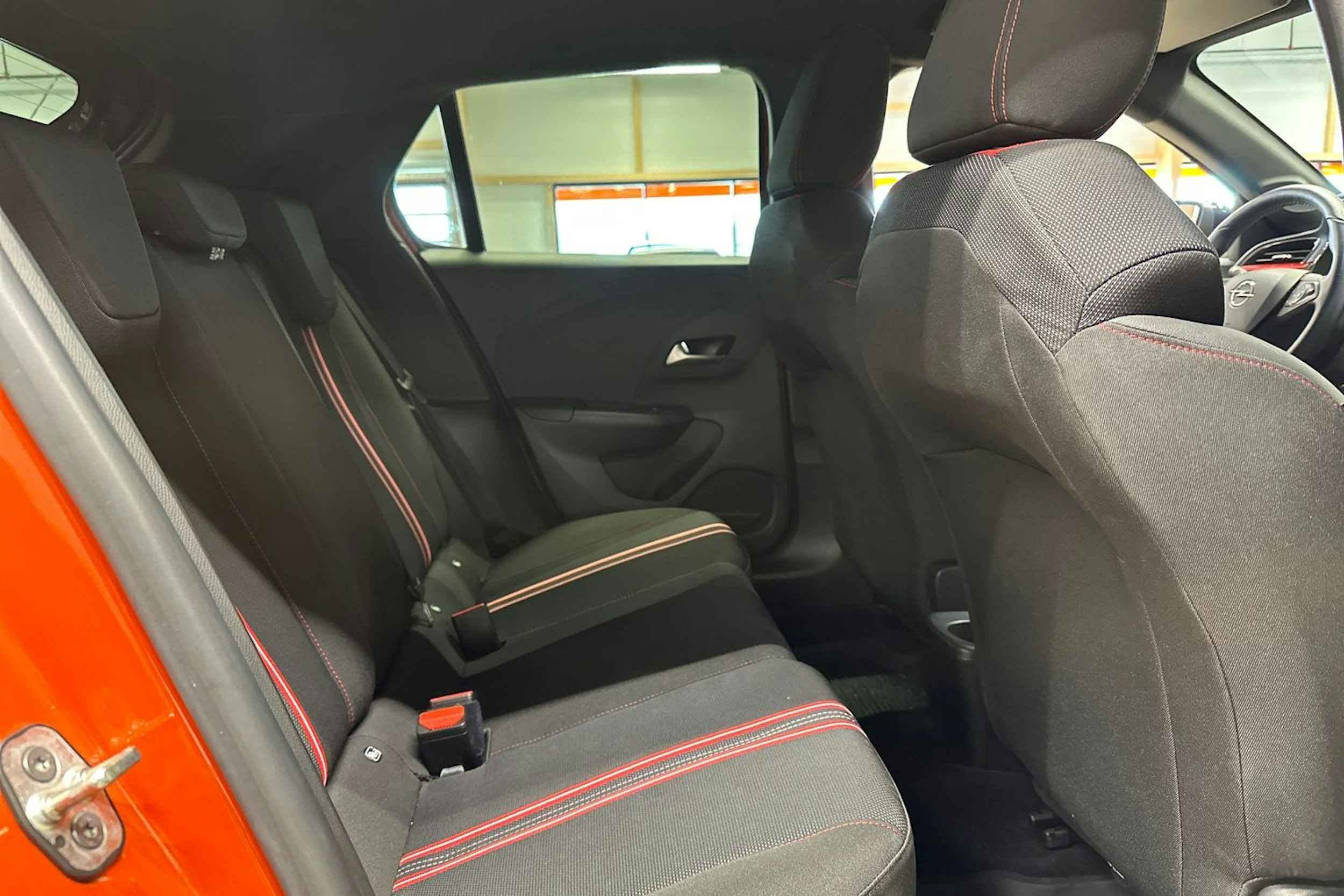 met. oranssi Opel Corsa 2021 kuva 16.