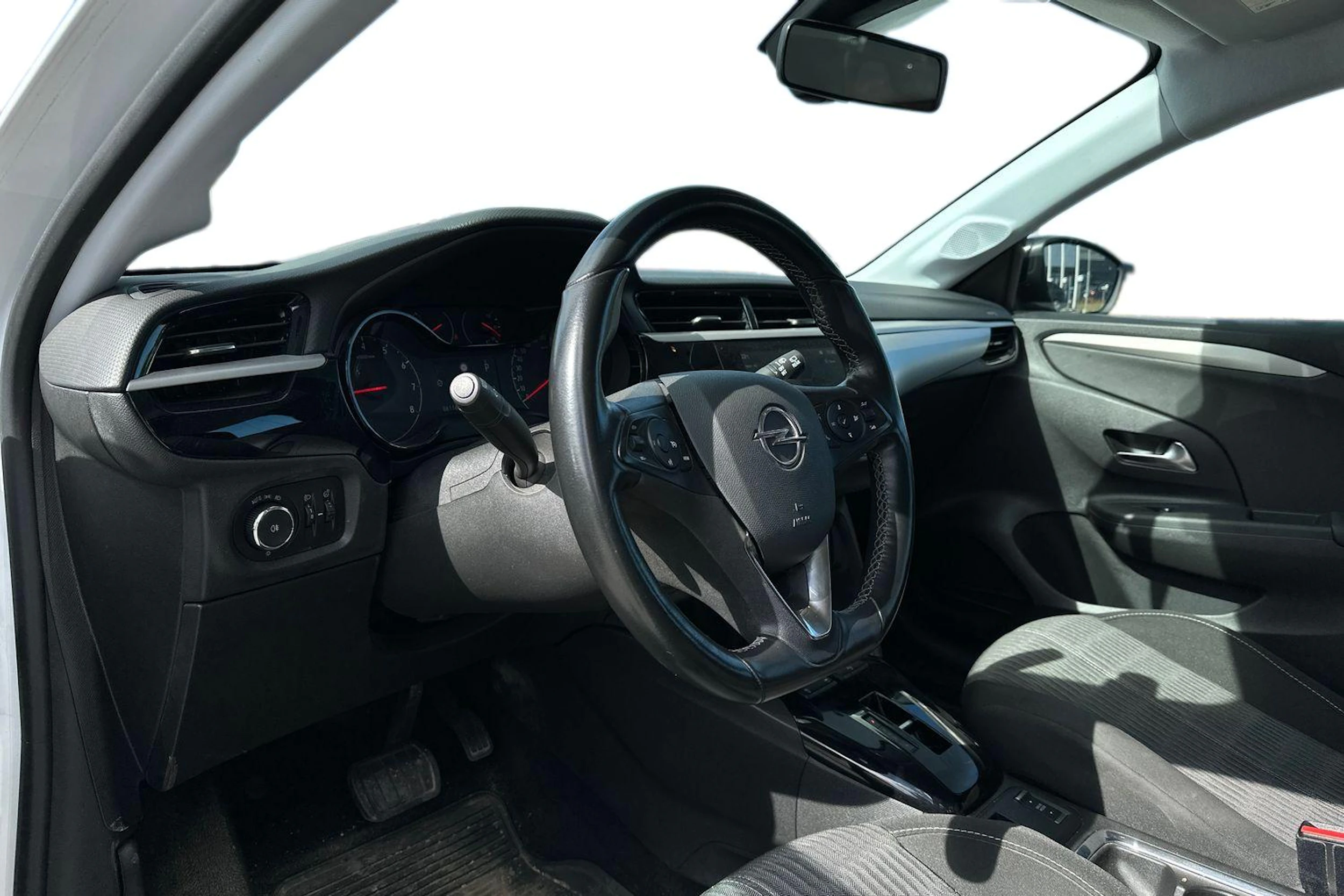 valkoinen Opel Corsa 2022 kuva 3.