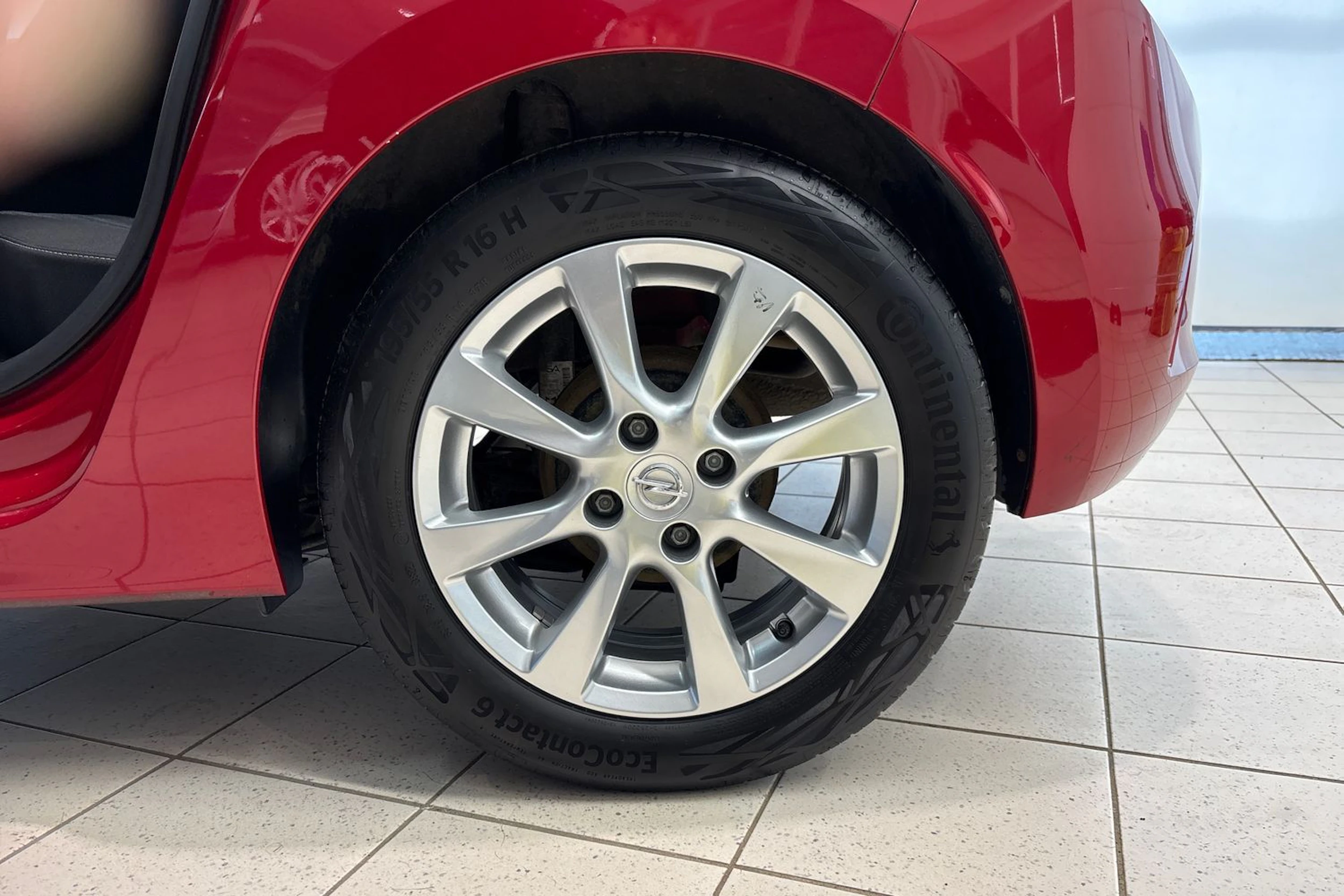 Punainen Opel CORSA 2022 kuva 10.