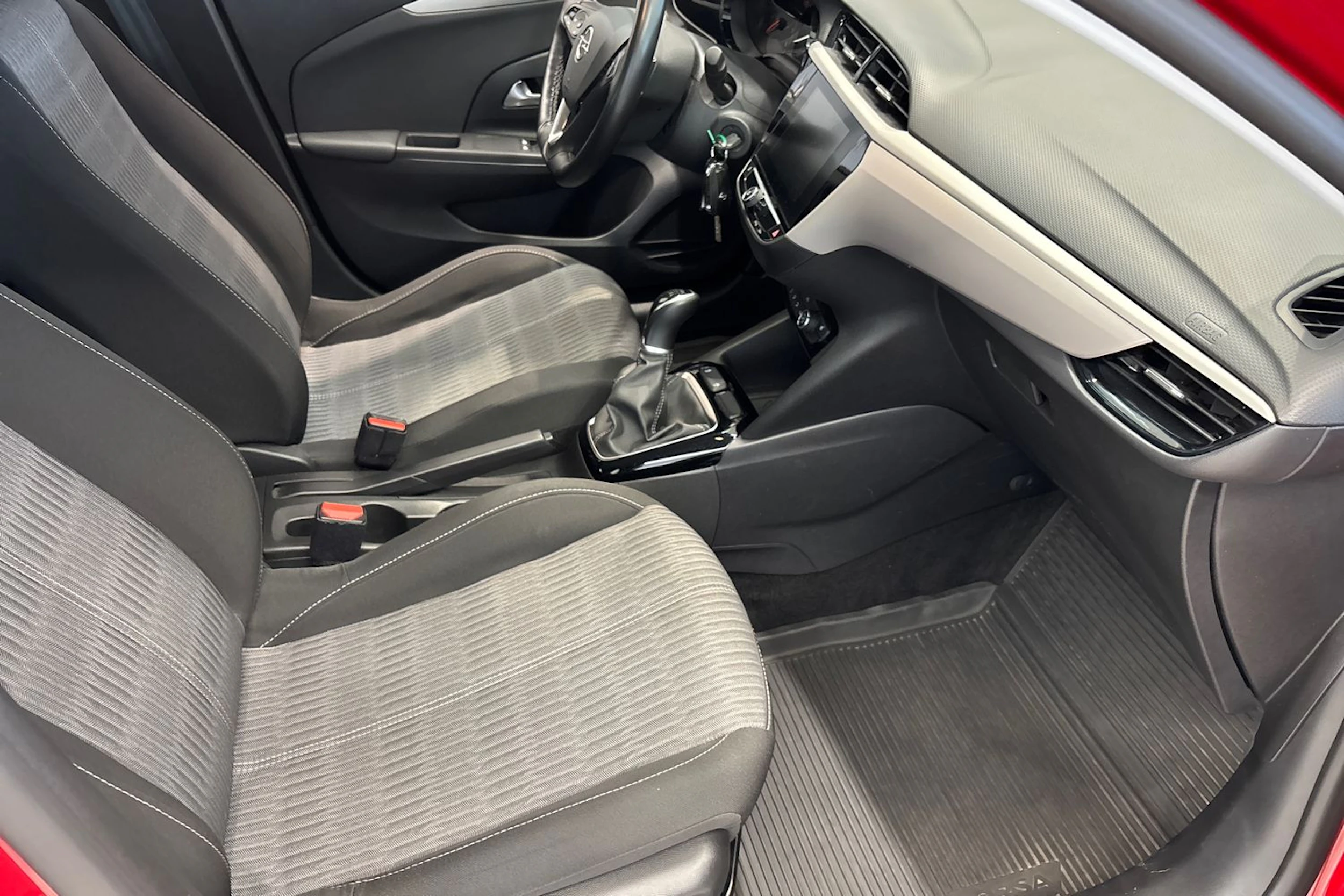 Punainen Opel CORSA 2022 kuva 11.