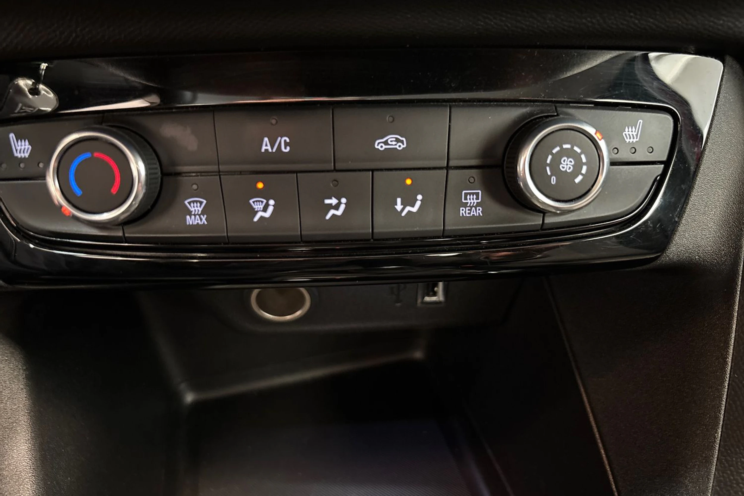 Punainen Opel CORSA 2022 kuva 18.